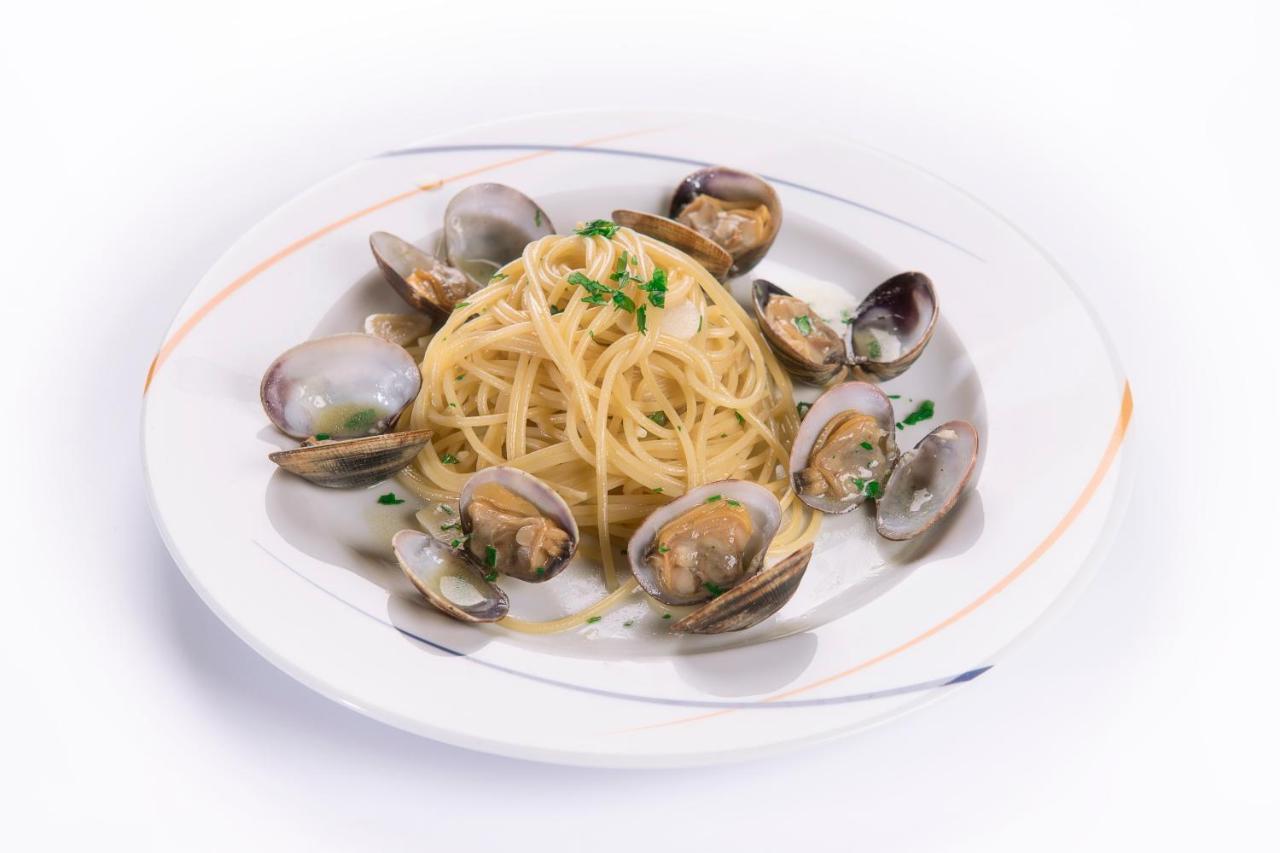 Hotel Ristorante Toscana Alassio Esterno foto