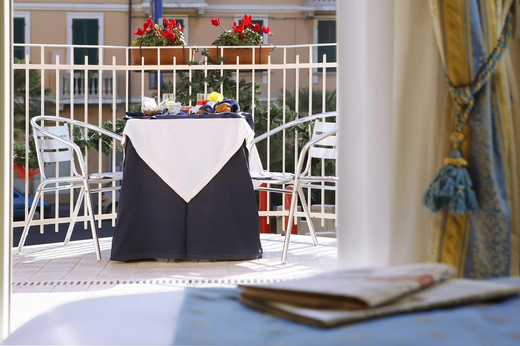 Hotel Ristorante Toscana Alassio Esterno foto