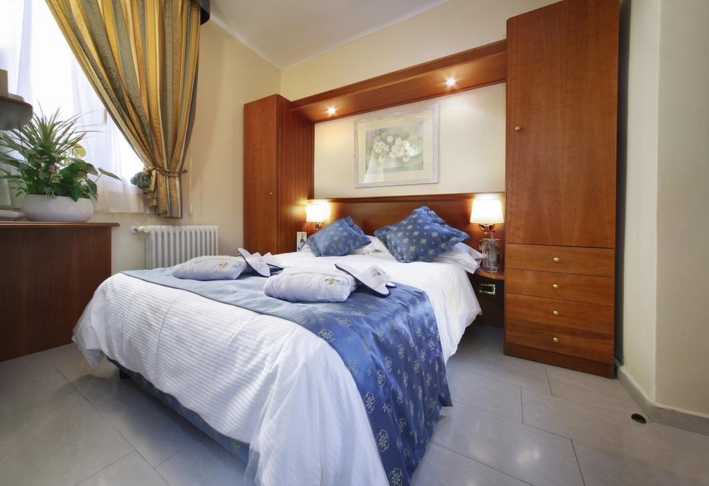 Hotel Ristorante Toscana Alassio Esterno foto