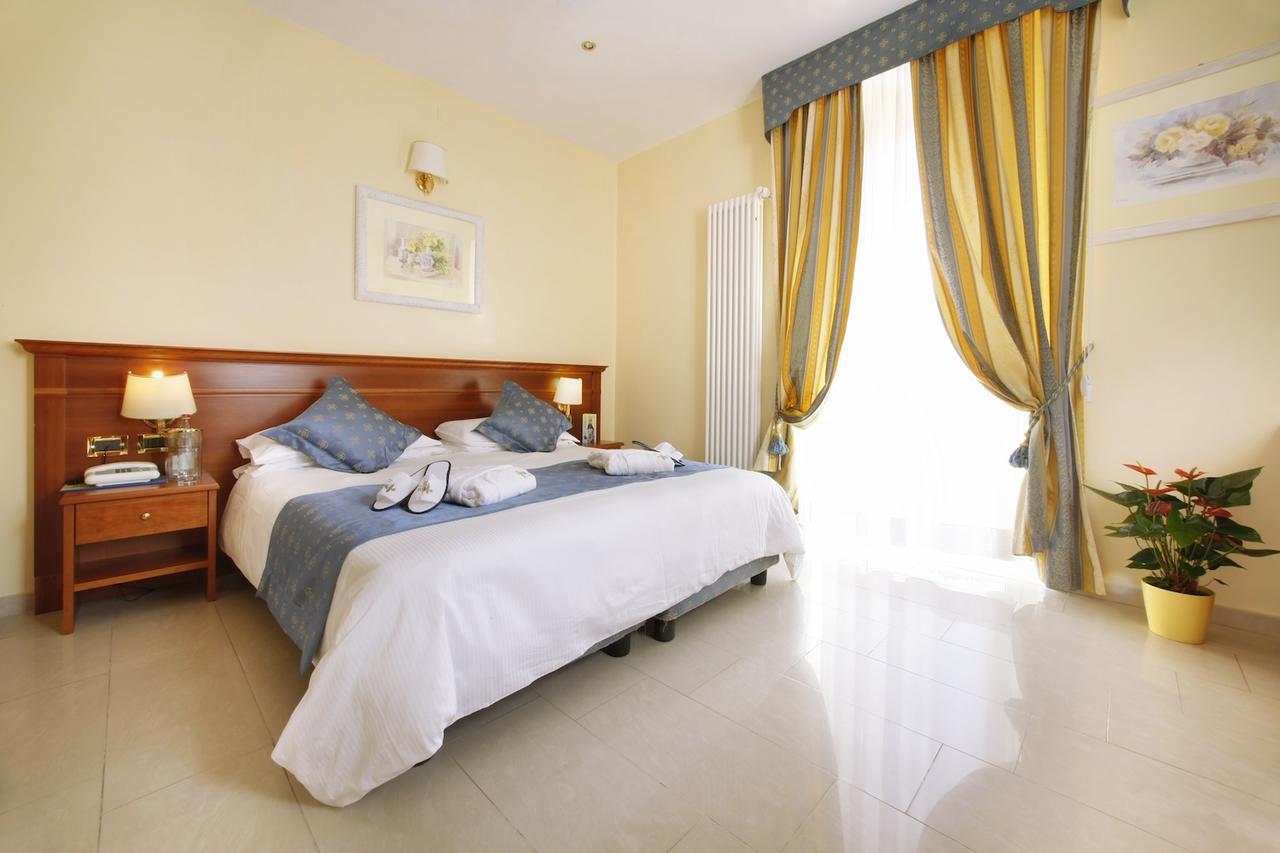Hotel Ristorante Toscana Alassio Esterno foto