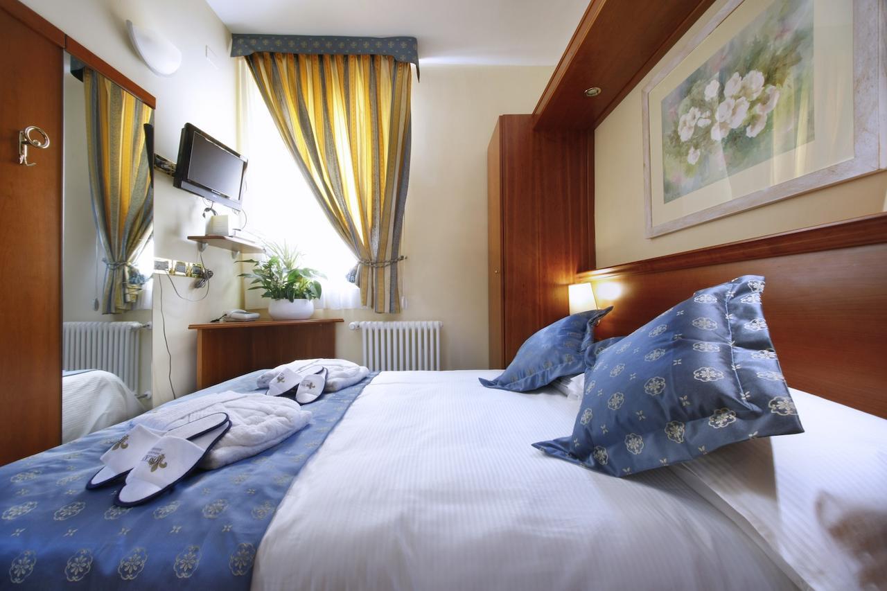Hotel Ristorante Toscana Alassio Esterno foto